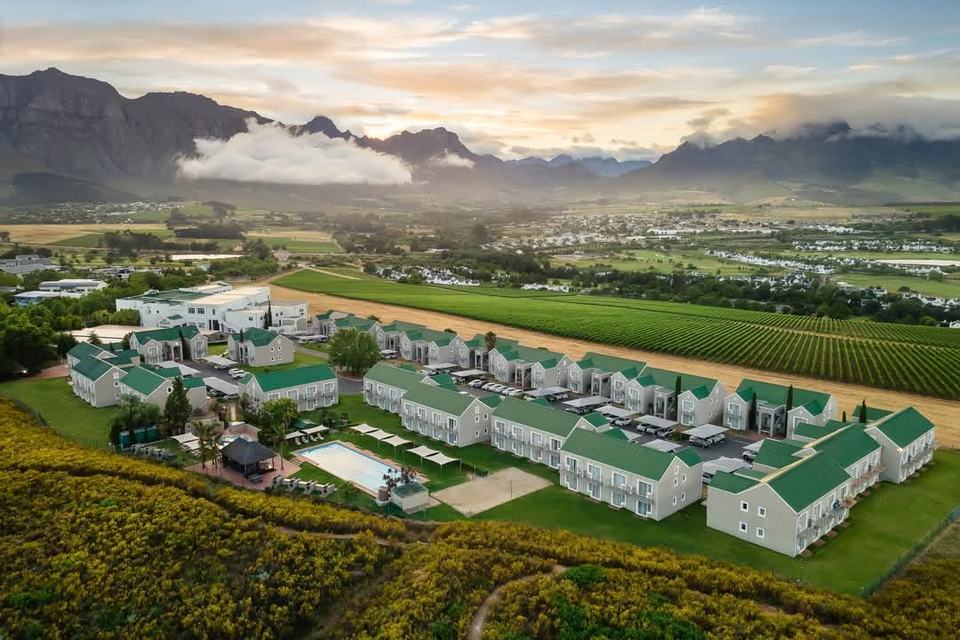 The hotel from the air, between vineyards and the mountains.